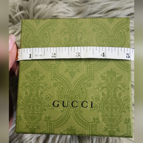 Gucci Box and pillow - Picture 8 of 10